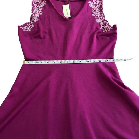 Francesca’s‎ Mi Ami Purple/White Embroidered Sleeveless Skater Dress. Size Med. - Picture 12 of 16